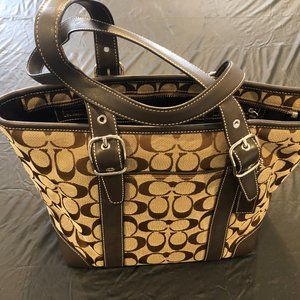 PRISTINE VINTAGE AUTHENTIC Coach Hampton Signature Tote 6042